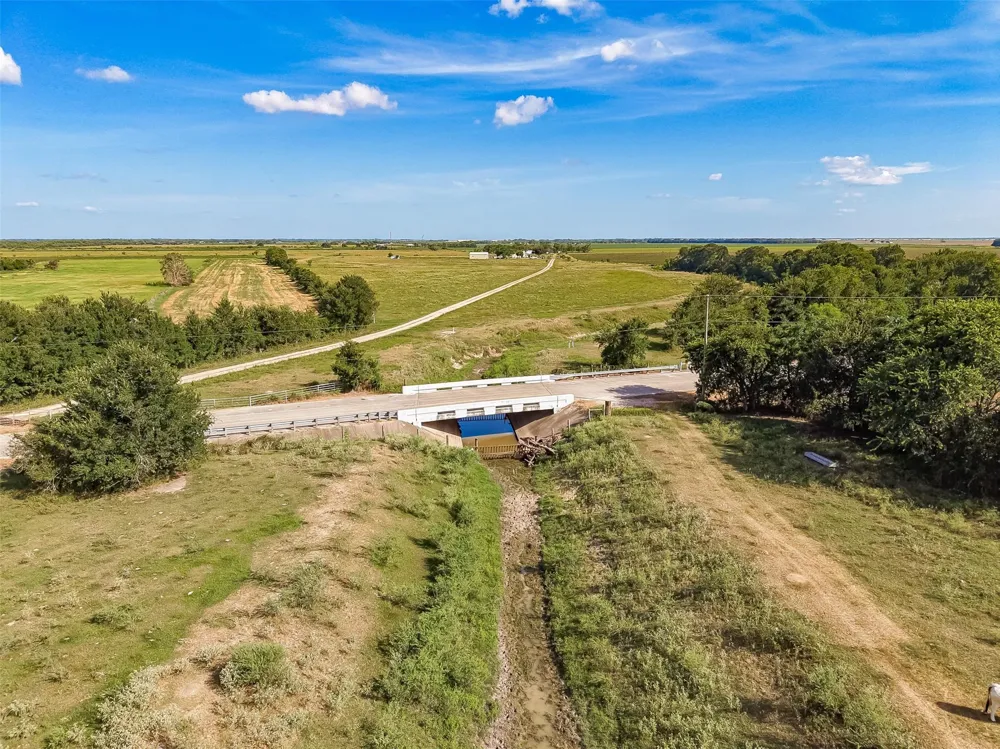 10542 Walker Road Beasley, TX 77417