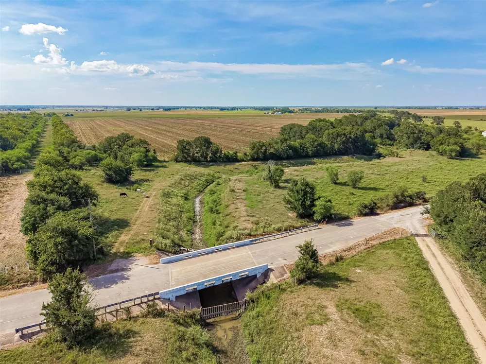 10542 Walker Road Beasley, TX 77417
