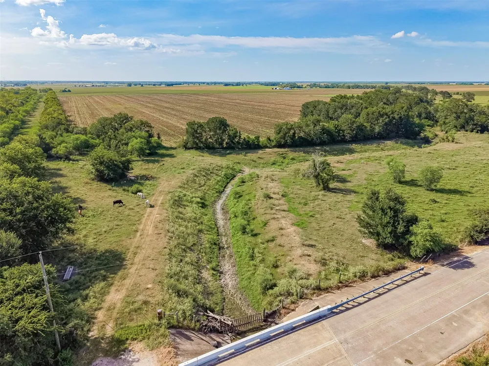 10542 Walker Road Beasley, TX 77417