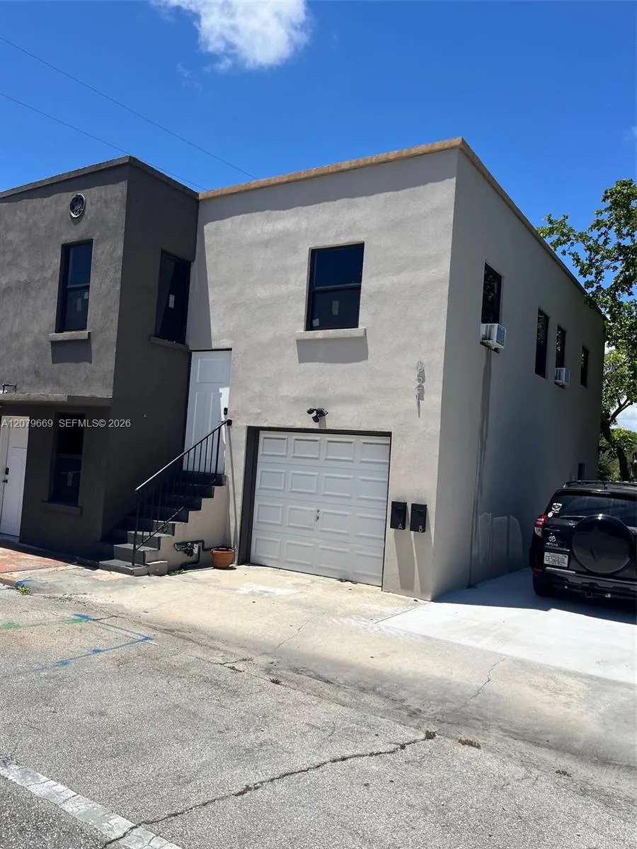 821 Tamarind Ave #B West Palm Beach, FL 33401