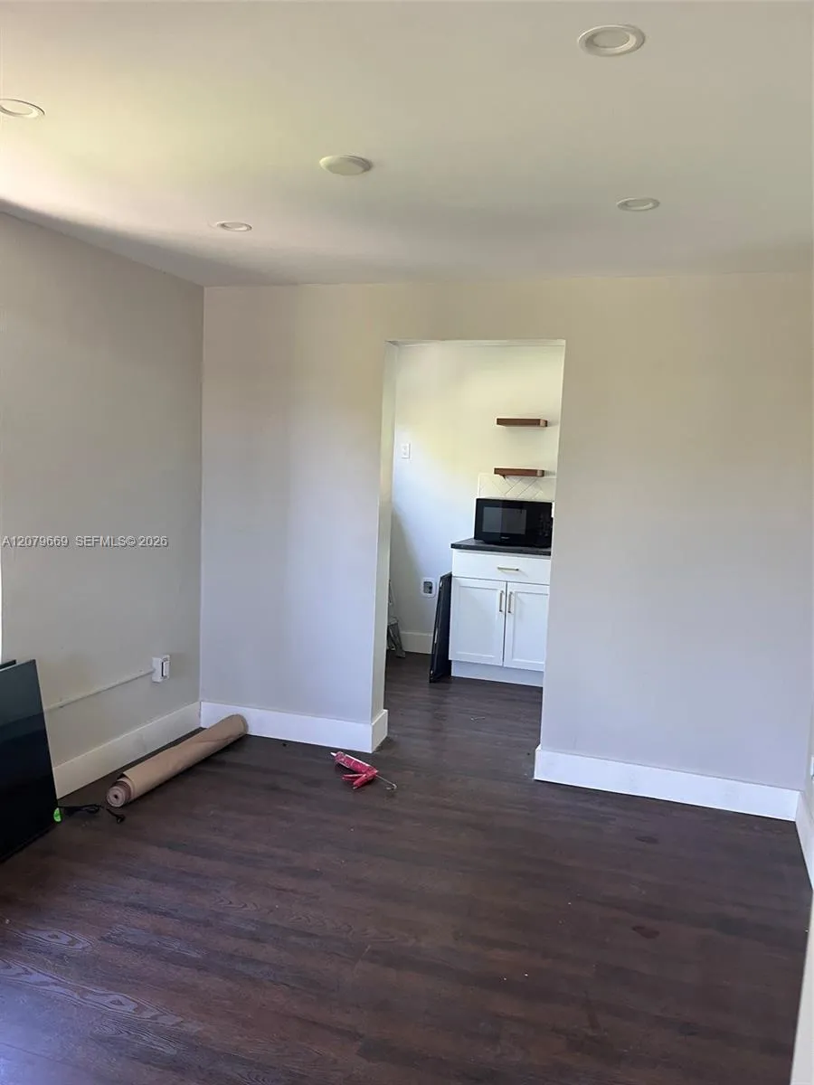 821 Tamarind Ave #B West Palm Beach, FL 33401