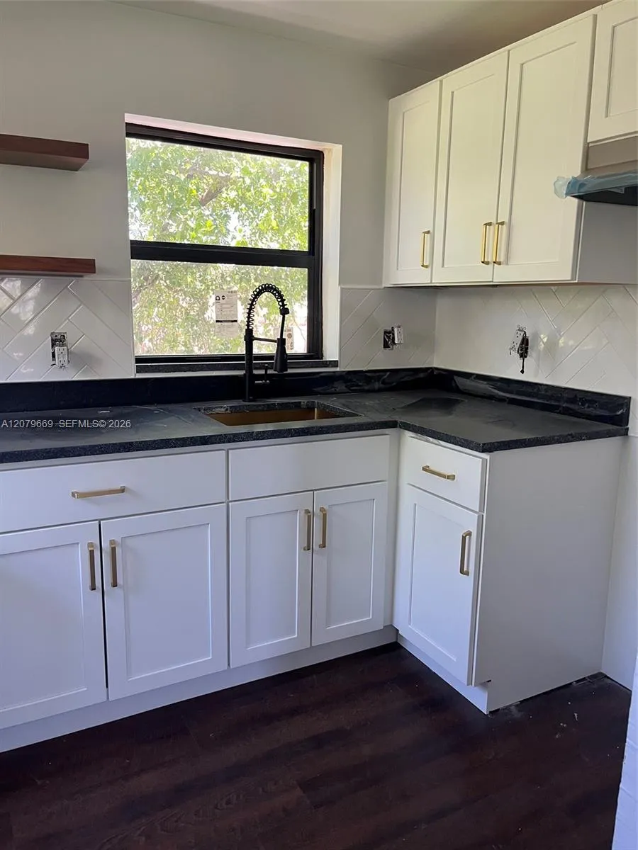 821 Tamarind Ave #B West Palm Beach, FL 33401