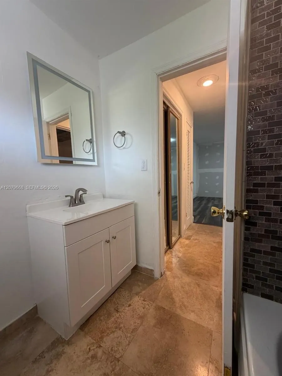1400 NE 191st St #310 Miami, FL 33179