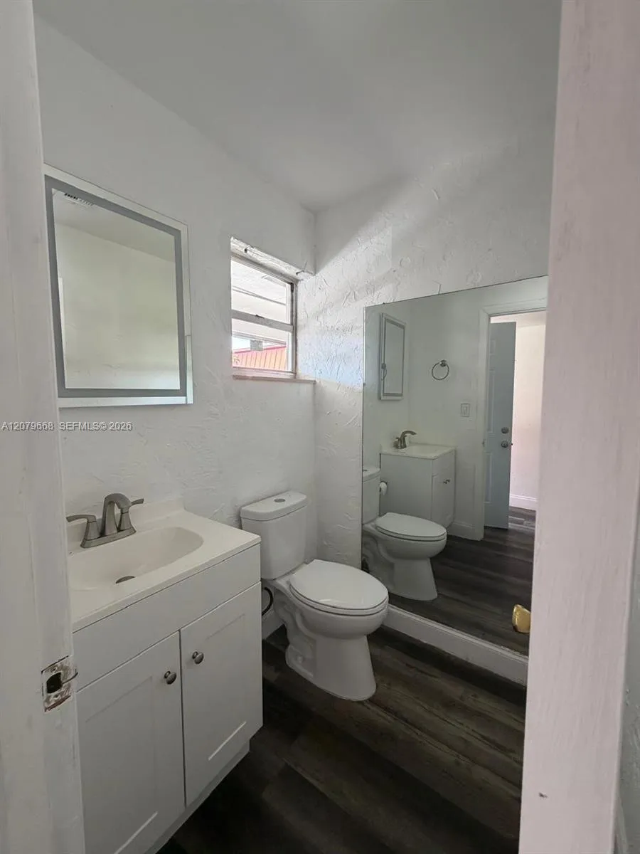 1400 NE 191st St #310 Miami, FL 33179