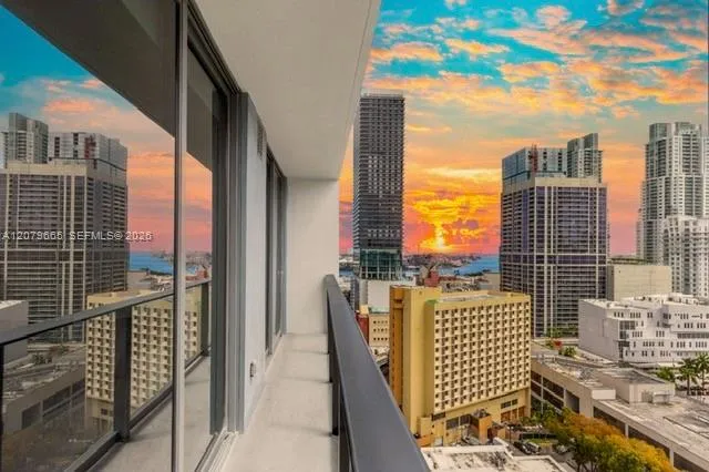 121 NE 5th St #2002 Miami, FL 33132