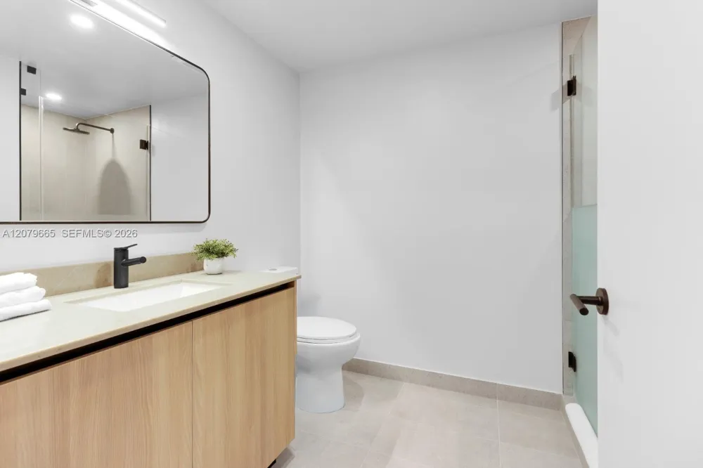 121 NE 5th St #2002 Miami, FL 33132
