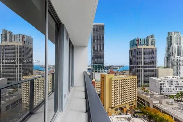 121 NE 5th St #2002 Miami, FL 33132