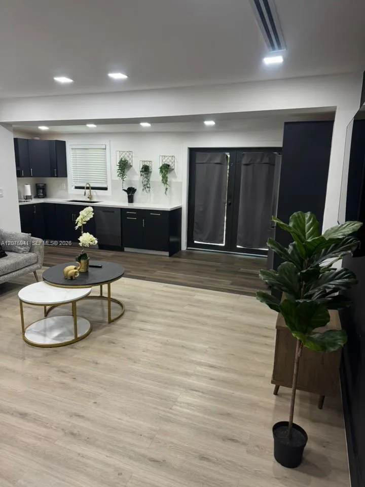 2723 SW 13th St Miami, FL 33145