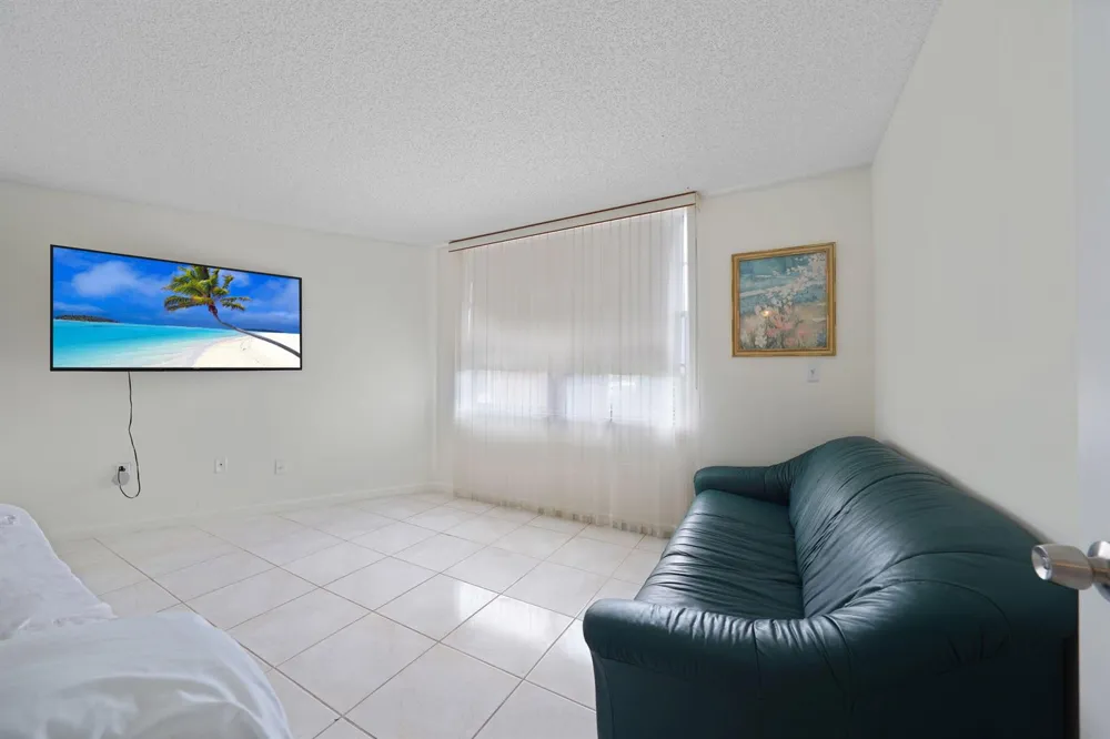 1200 Saint Charles Place #509 Pembroke Pines, FL 33026