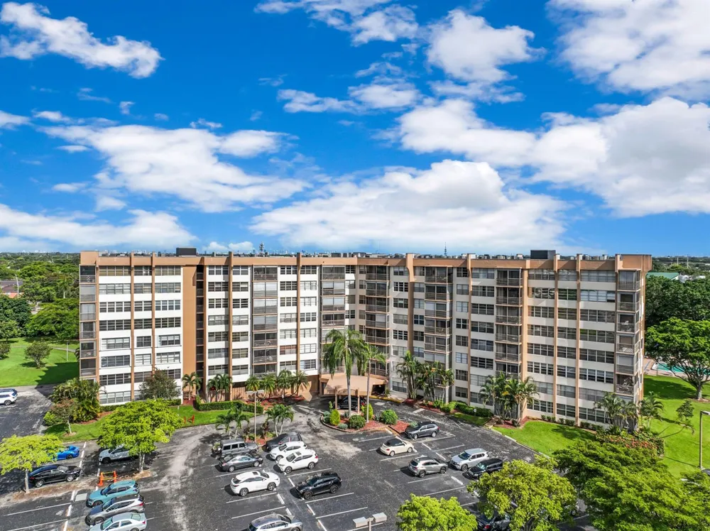 1200 Saint Charles Place #509 Pembroke Pines, FL 33026