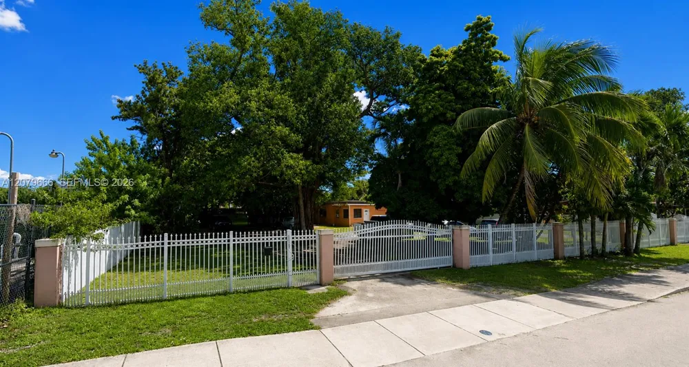 13265 Alexandria Dr Opa-Locka, FL 33054