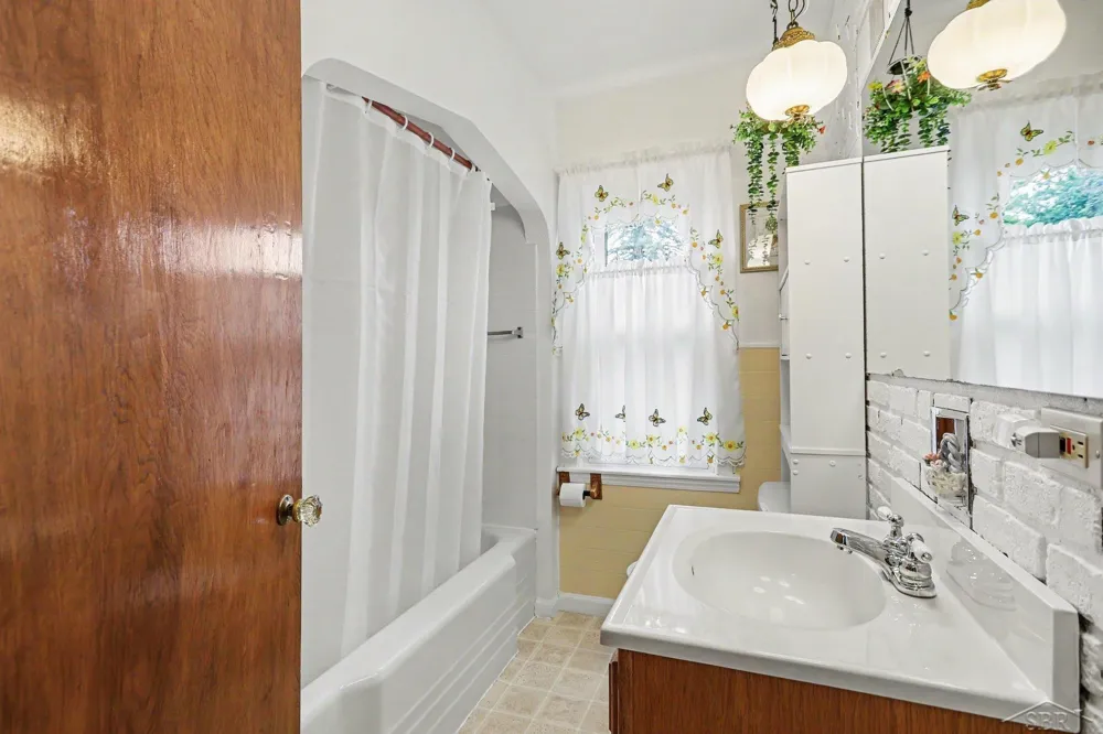 304 E Jeanette Street Bay City City, MI 48706