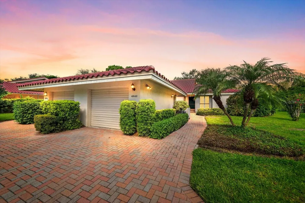 4942 KESTRAL PARK CIRCLE #10 Sarasota, FL 34231