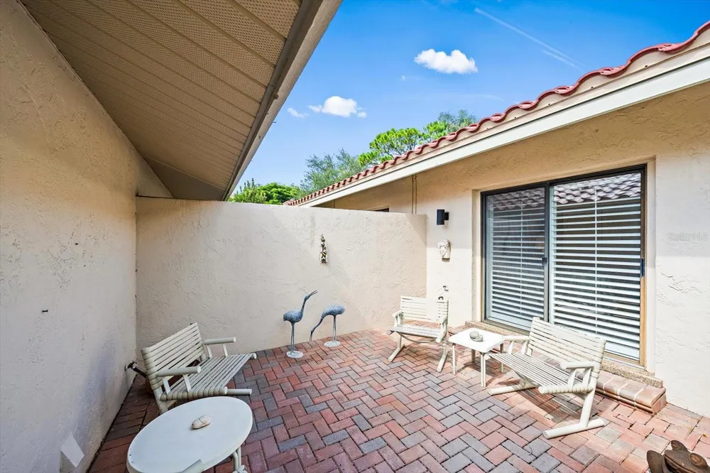 4942 KESTRAL PARK CIRCLE #10 Sarasota, FL 34231