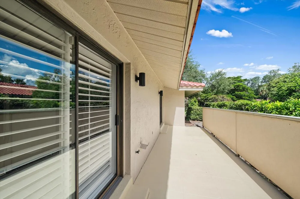 4942 KESTRAL PARK CIRCLE #10 Sarasota, FL 34231