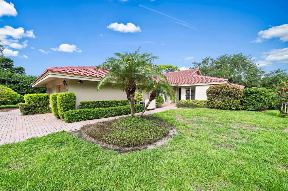 4942 KESTRAL PARK CIRCLE #10 Sarasota, FL 34231