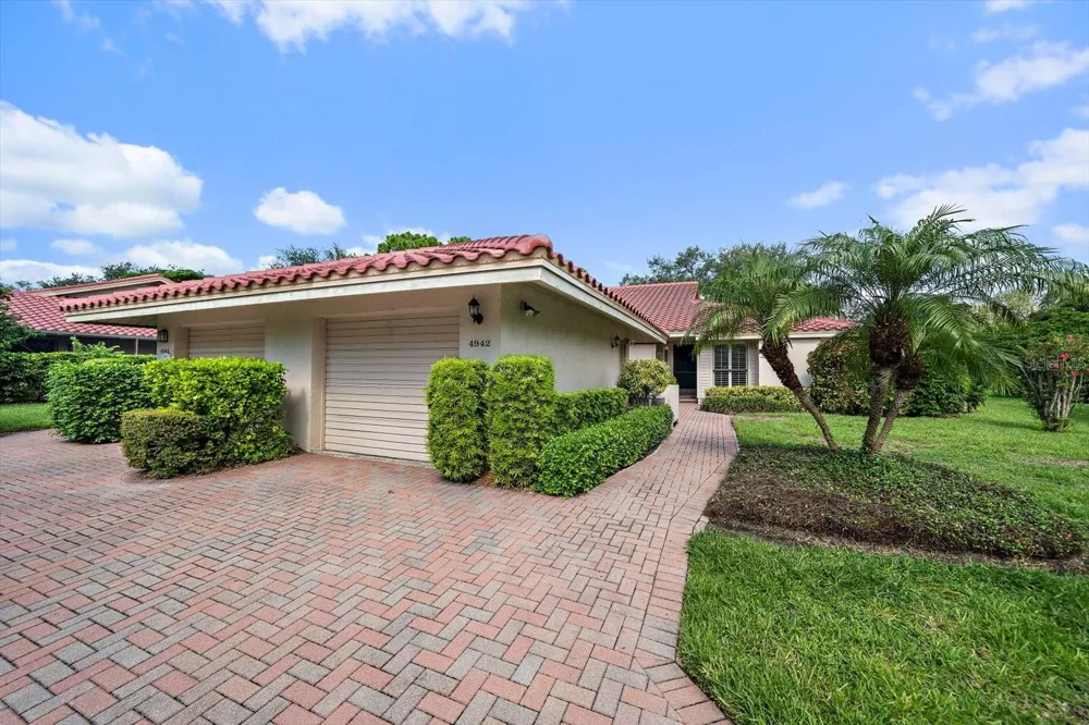 4942 KESTRAL PARK CIRCLE #10 Sarasota, FL 34231