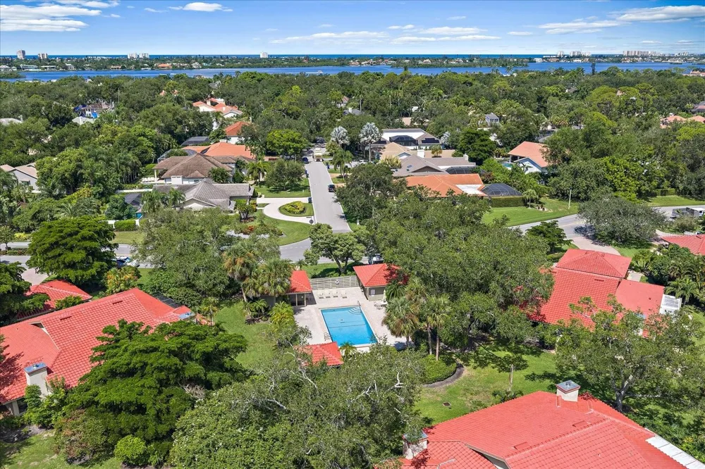 4942 KESTRAL PARK CIRCLE #10 Sarasota, FL 34231