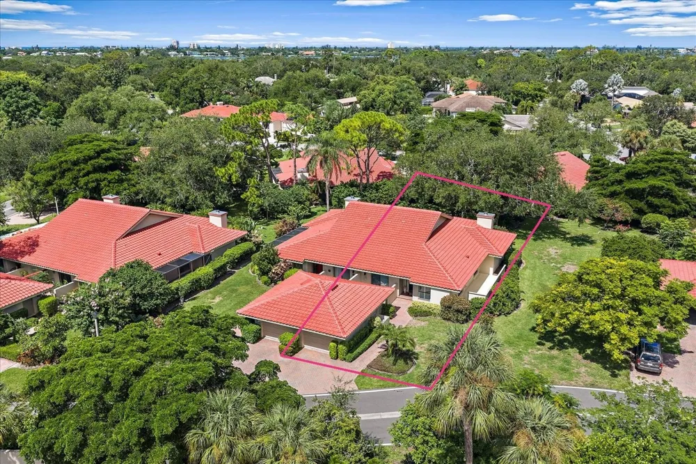 4942 KESTRAL PARK CIRCLE #10 Sarasota, FL 34231