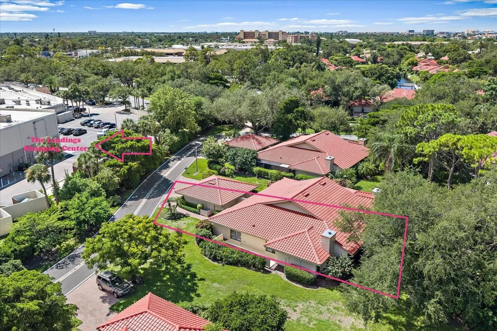4942 KESTRAL PARK CIRCLE #10 Sarasota, FL 34231
