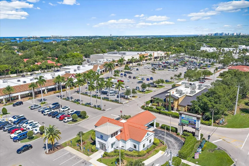 4942 KESTRAL PARK CIRCLE #10 Sarasota, FL 34231