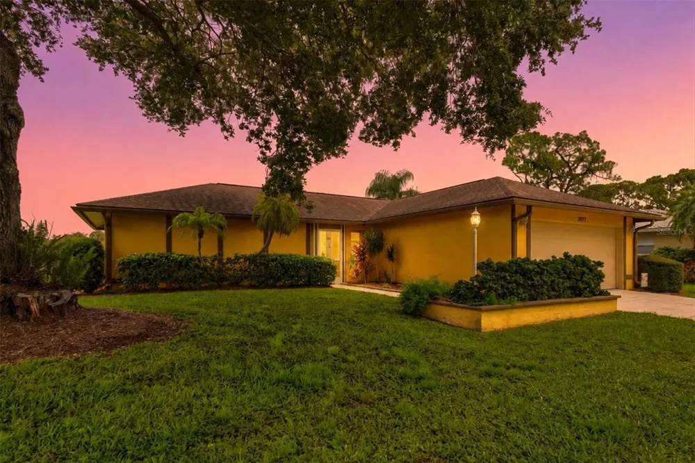 3977 LEMONWOOD DRIVE Sarasota, FL 34232