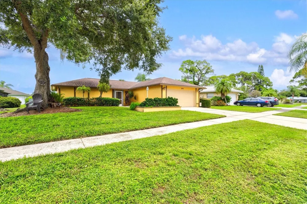 3977 LEMONWOOD DRIVE Sarasota, FL 34232