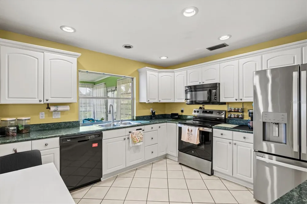 3977 LEMONWOOD DRIVE Sarasota, FL 34232