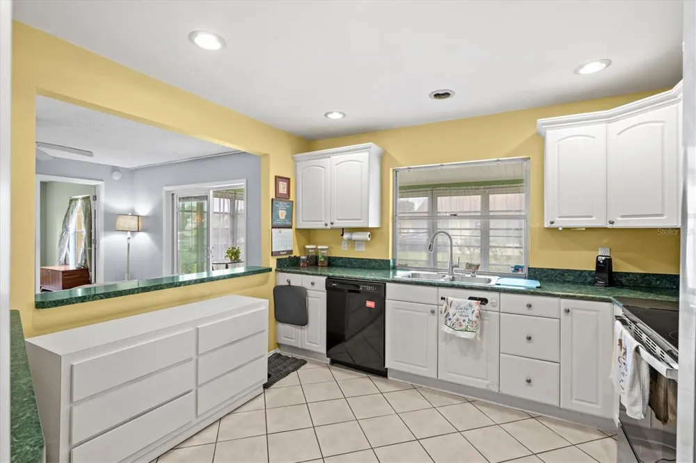 3977 LEMONWOOD DRIVE Sarasota, FL 34232