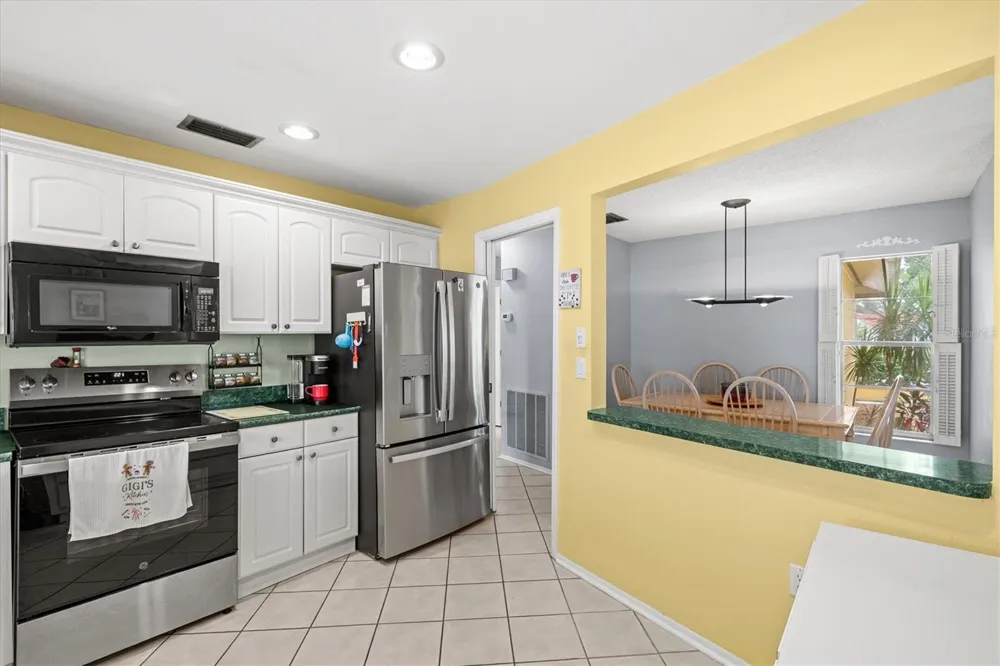 3977 LEMONWOOD DRIVE Sarasota, FL 34232