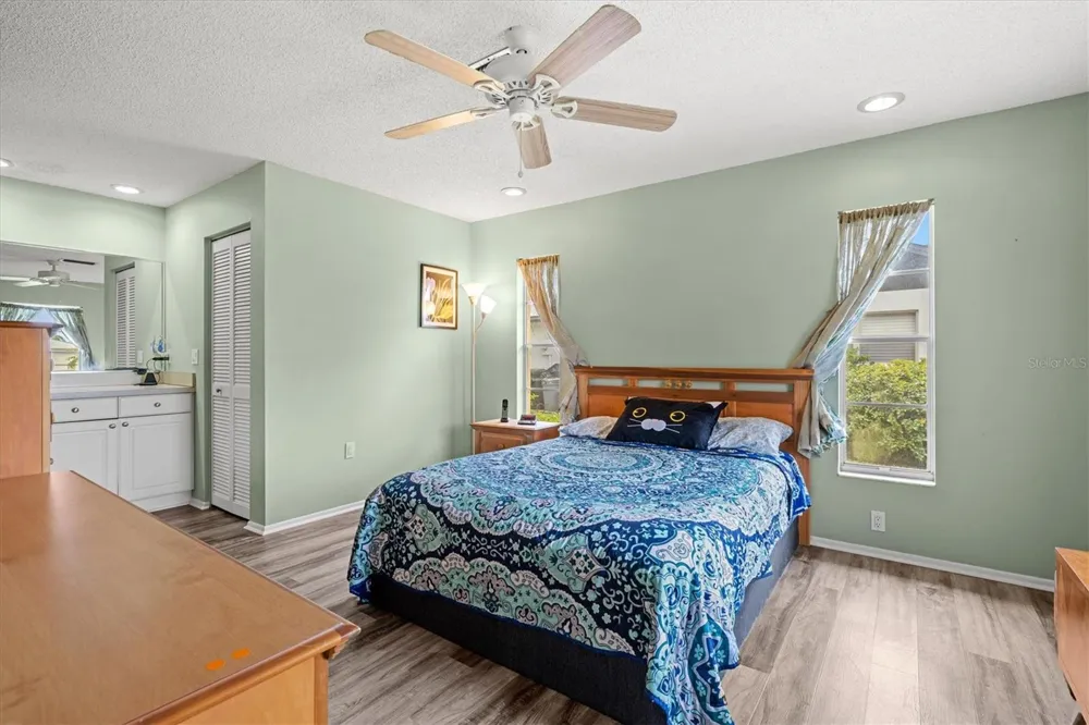 3977 LEMONWOOD DRIVE Sarasota, FL 34232