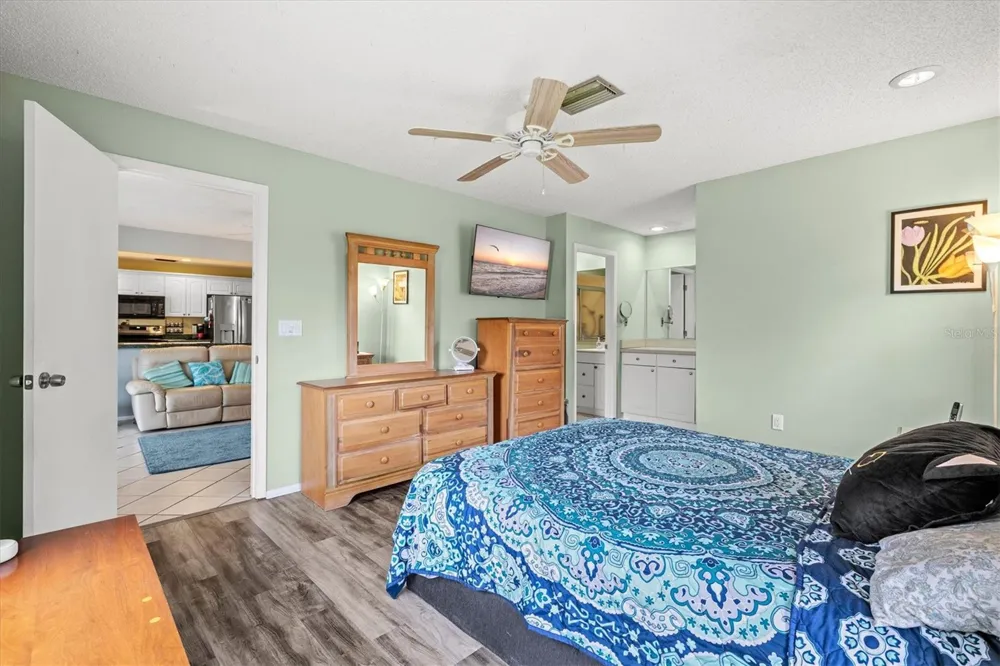 3977 LEMONWOOD DRIVE Sarasota, FL 34232