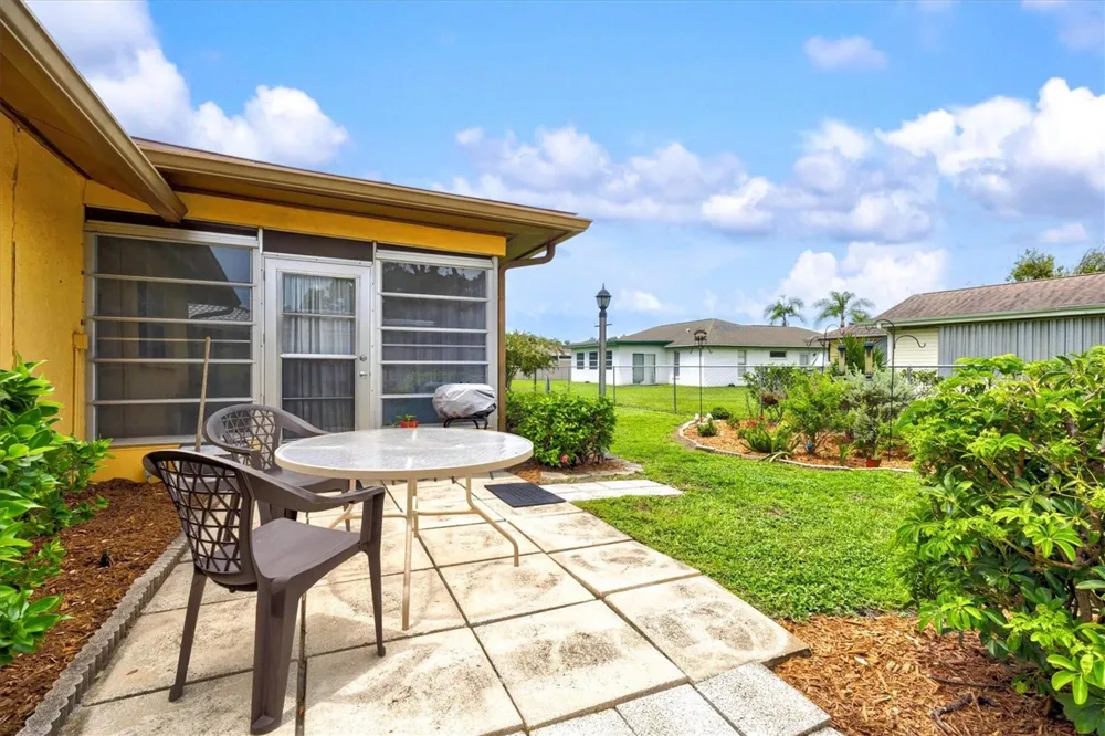 3977 LEMONWOOD DRIVE Sarasota, FL 34232