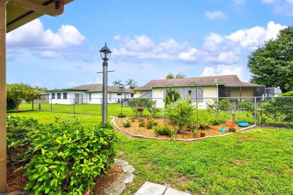 3977 LEMONWOOD DRIVE Sarasota, FL 34232
