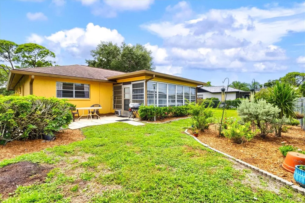 3977 LEMONWOOD DRIVE Sarasota, FL 34232