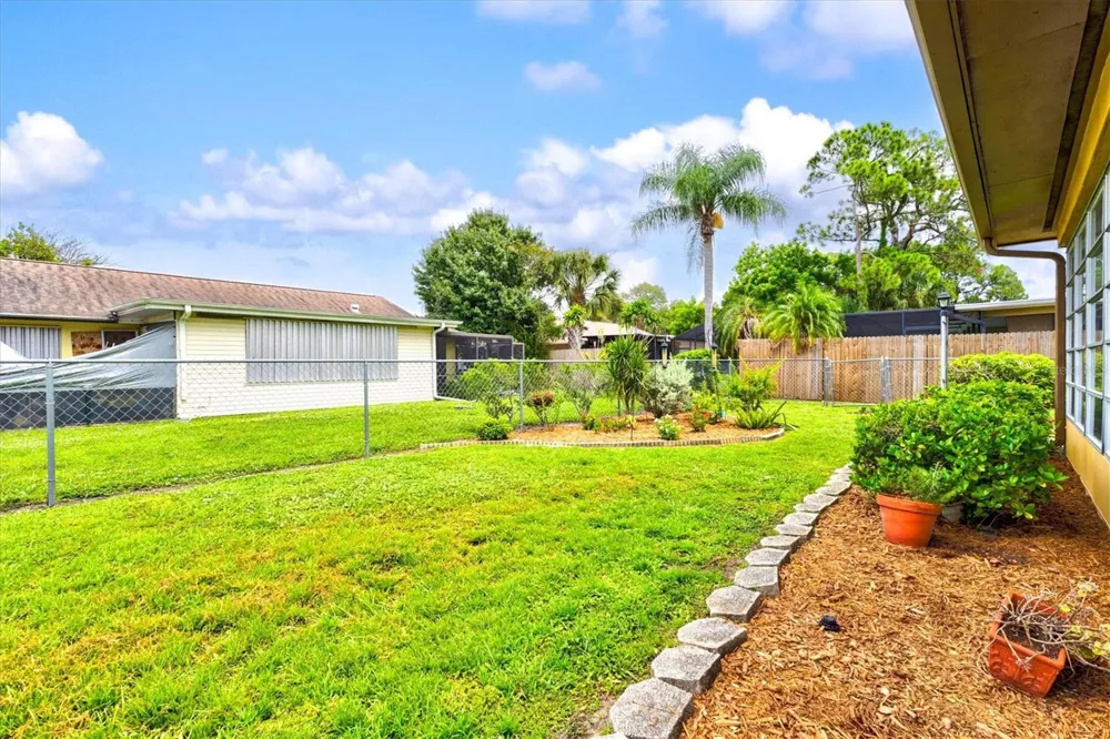 3977 LEMONWOOD DRIVE Sarasota, FL 34232