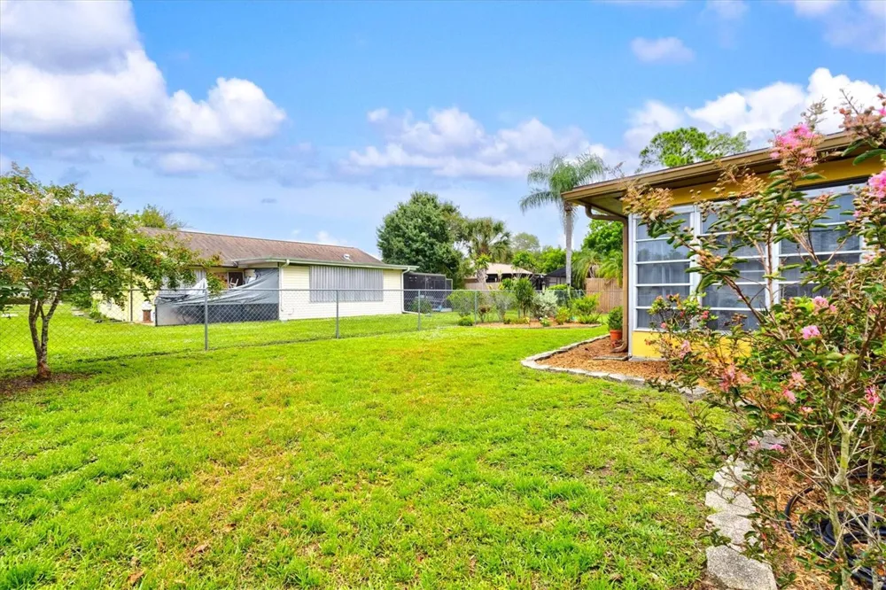 3977 LEMONWOOD DRIVE Sarasota, FL 34232