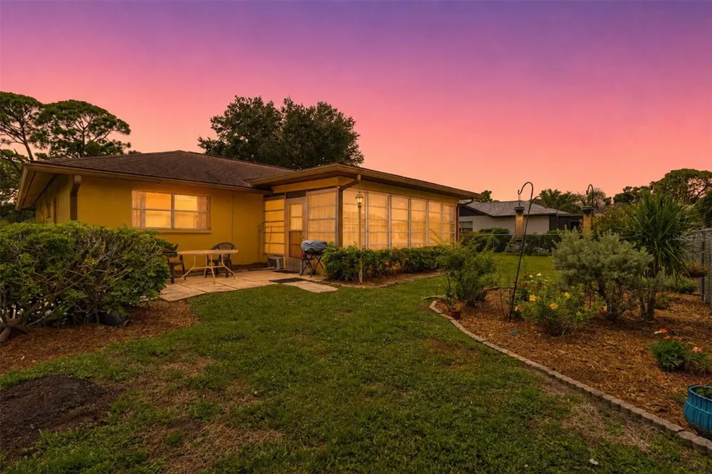 3977 LEMONWOOD DRIVE Sarasota, FL 34232