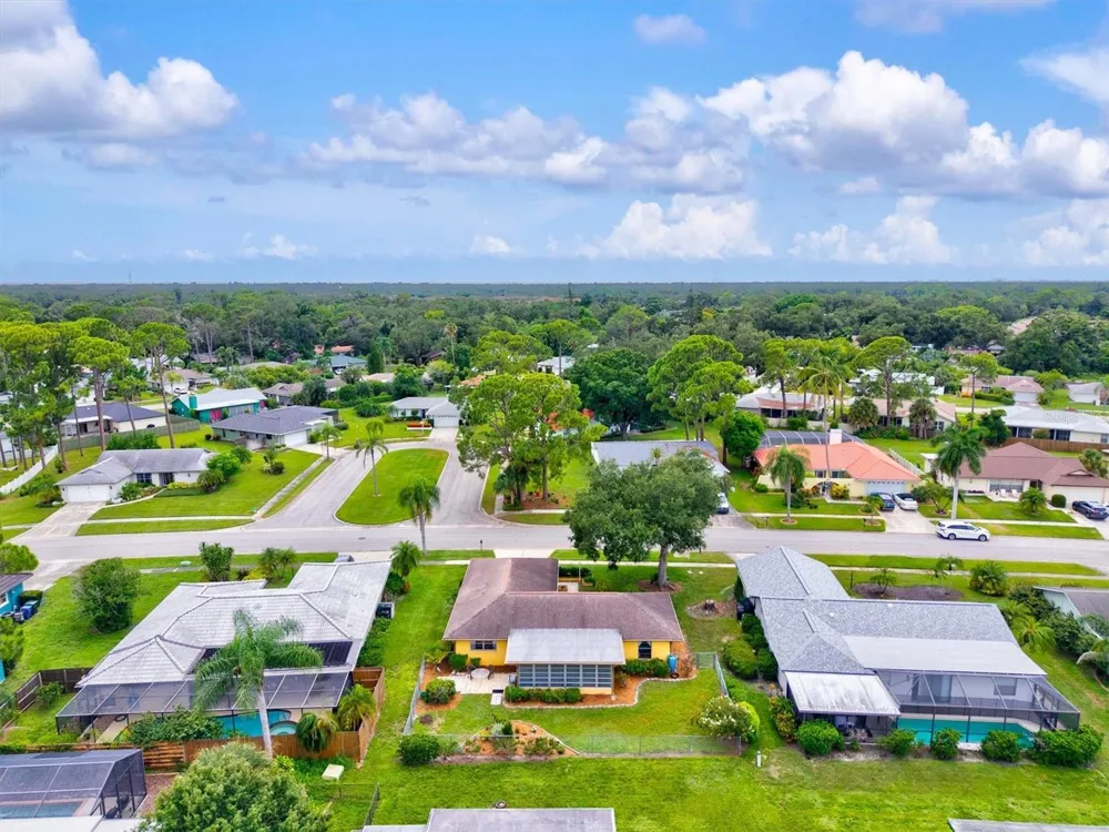 3977 LEMONWOOD DRIVE Sarasota, FL 34232