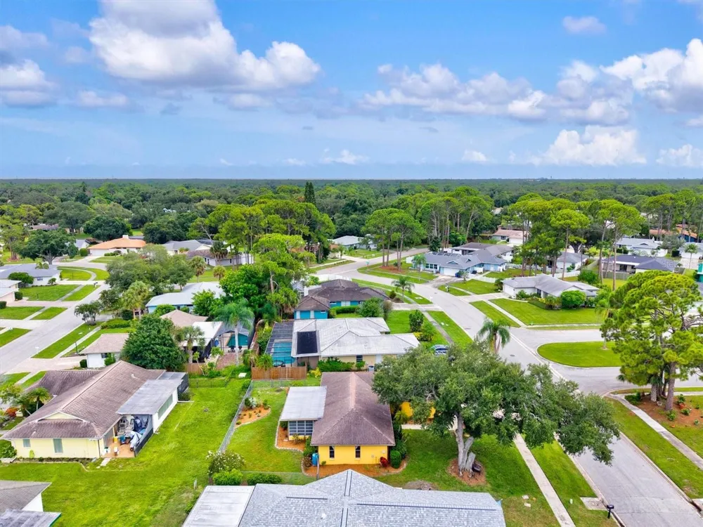3977 LEMONWOOD DRIVE Sarasota, FL 34232