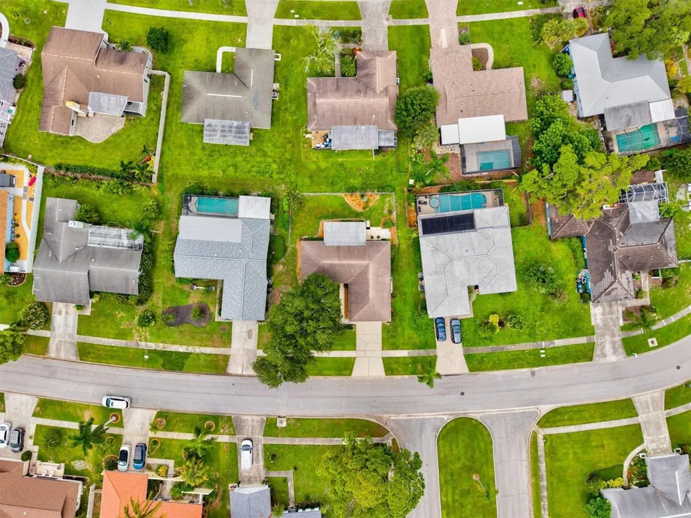 3977 LEMONWOOD DRIVE Sarasota, FL 34232