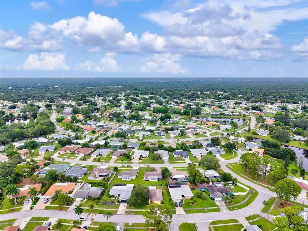 3977 LEMONWOOD DRIVE Sarasota, FL 34232