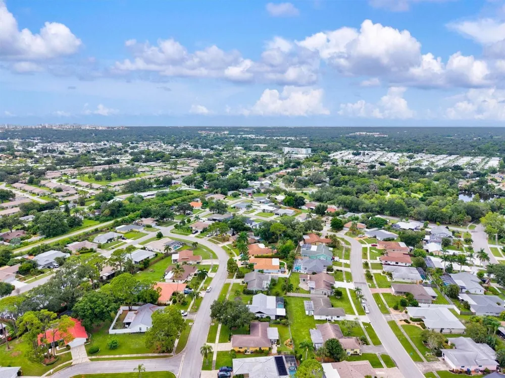 3977 LEMONWOOD DRIVE Sarasota, FL 34232