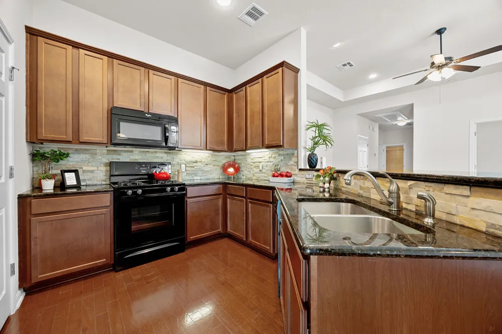 1900 Little Elm Trail #36 Cedar Park, TX 78613