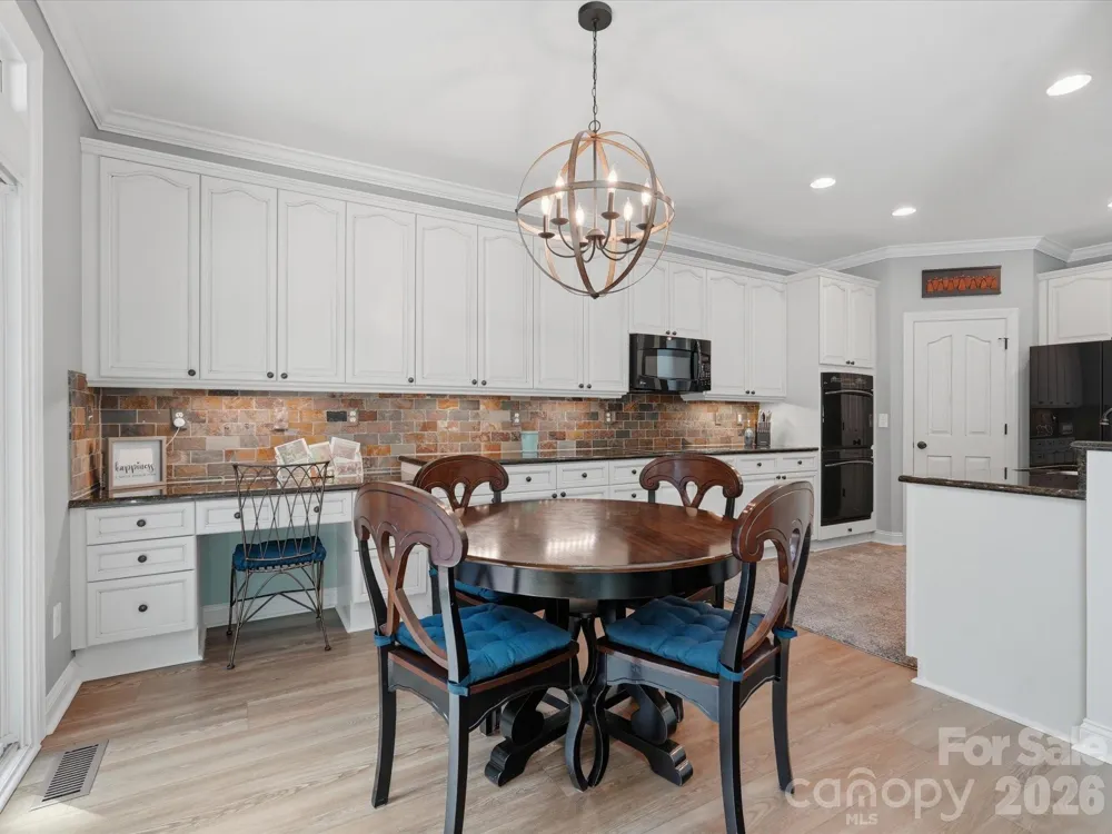 3427 Twelve Oaks Place Charlotte, NC 28270