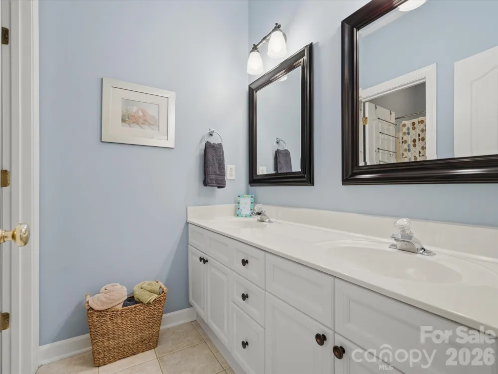 3427 Twelve Oaks Place Charlotte, NC 28270
