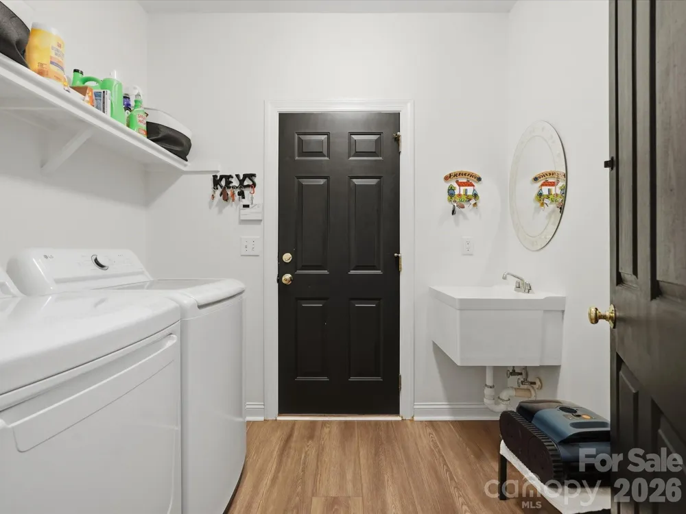 3427 Twelve Oaks Place Charlotte, NC 28270