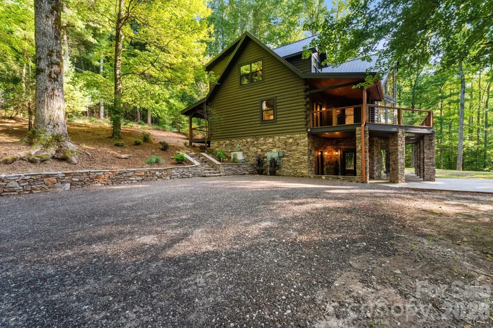 40 Boulder Lane Hendersonville, NC 28792