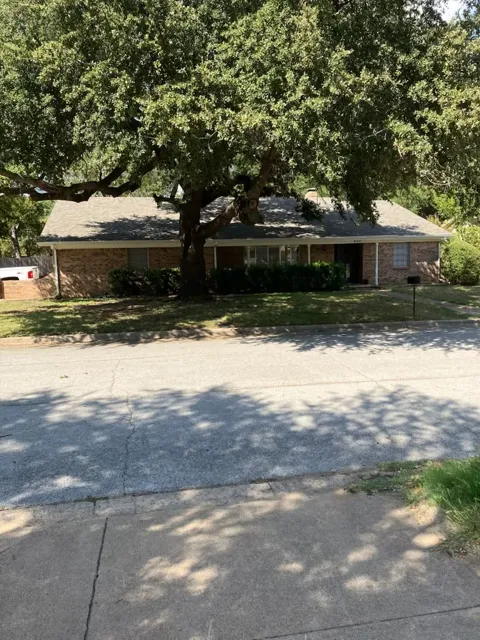 832 Overhill Drive