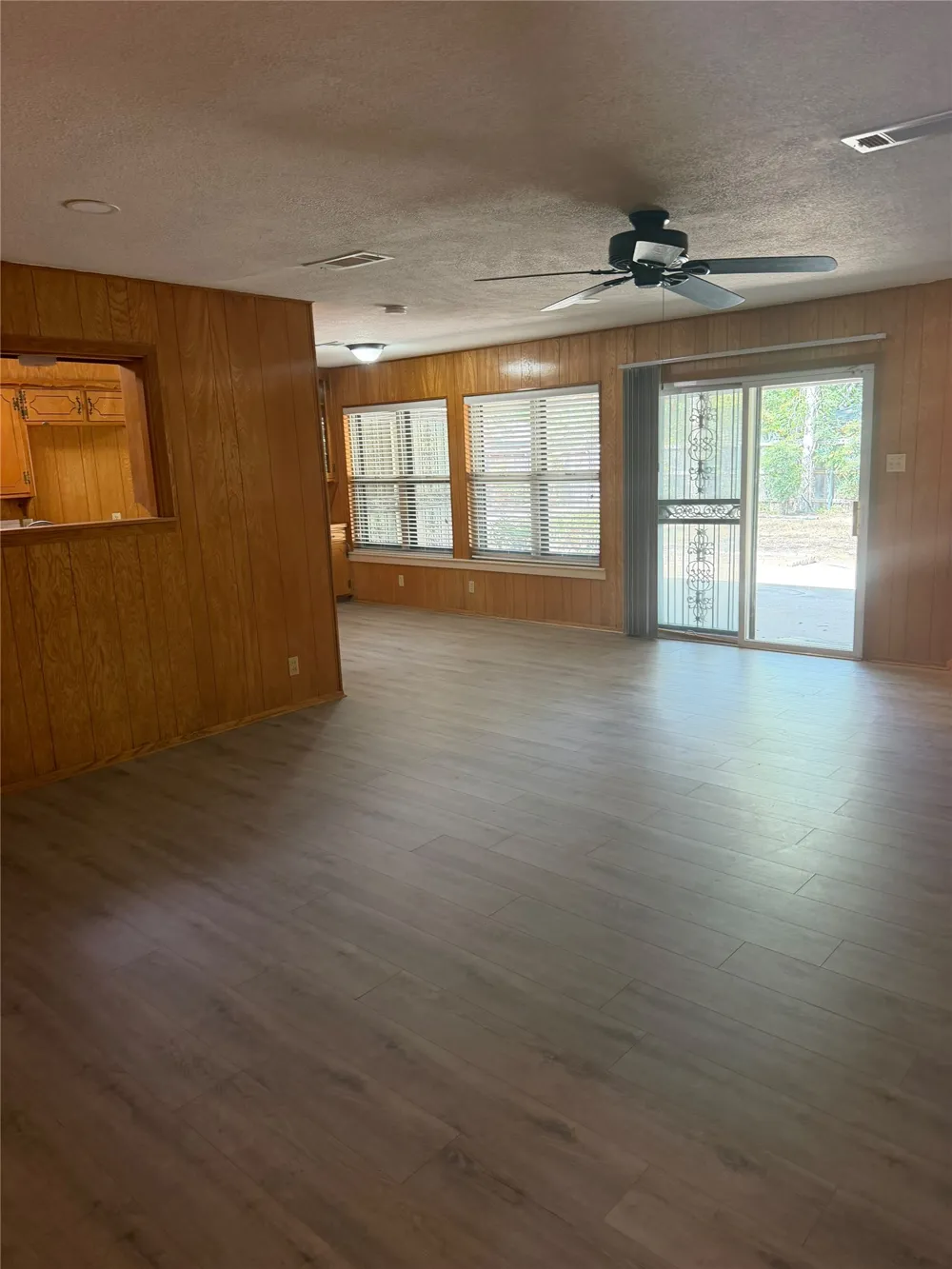 832 Overhill Drive Hurst, TX 76053